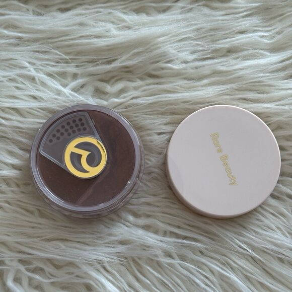 Rare Beauty Always an Optimist Soft Radiance Setting Powder Deep - Picture 4 of 10